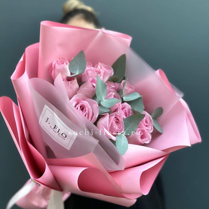 15 Розовых роз с эвкалиптом в Рязани