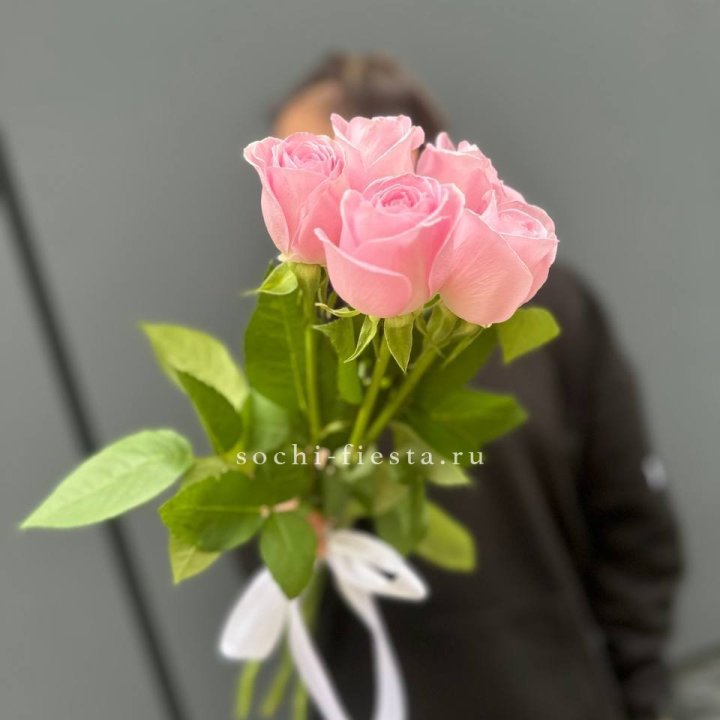 Букет 5 розовых роз  в Рязани
