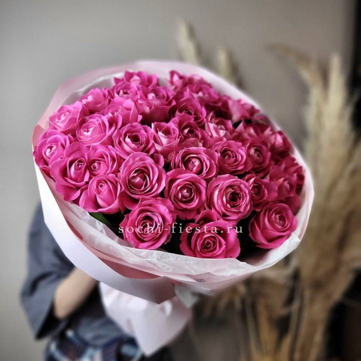 35 розовых роз  в Рязани