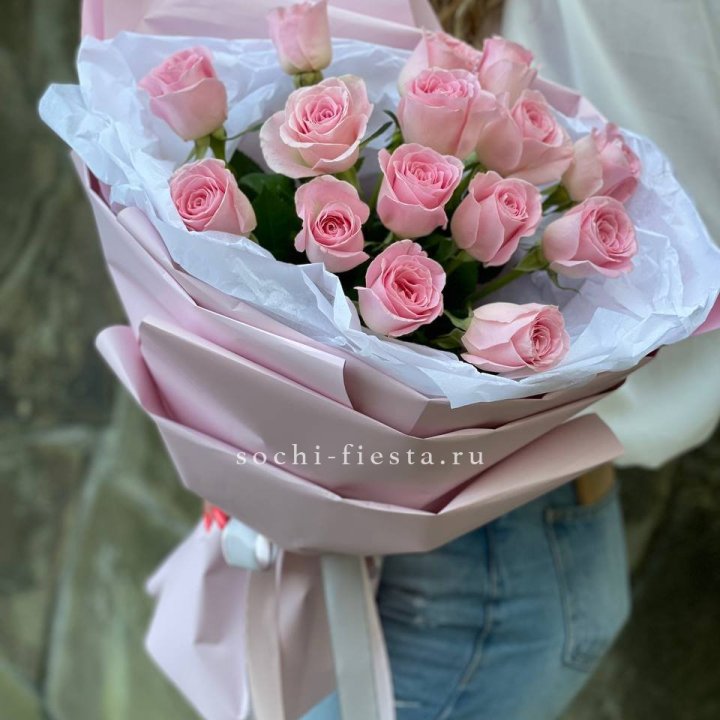 Розовые розы в авторском оформлении в Рязани