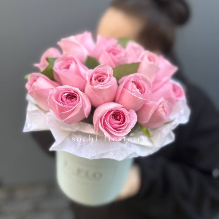 17 розовых роз в цилиндре в Рязани