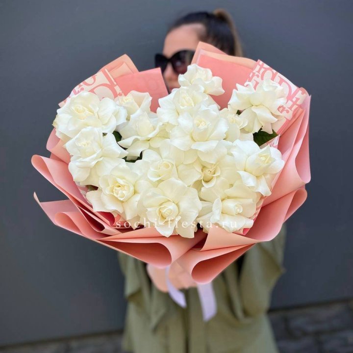 Белые розы "Аморе" в Рязани