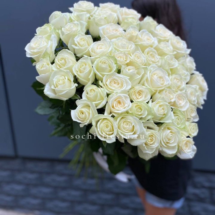 51 белоснежная высокая роза в Рязани