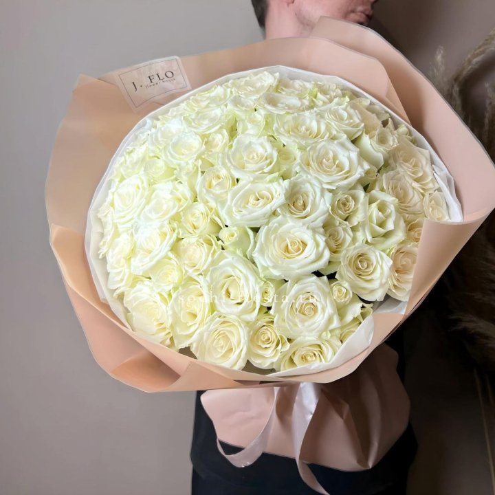 51 белая  роза в оформлении в Рязани