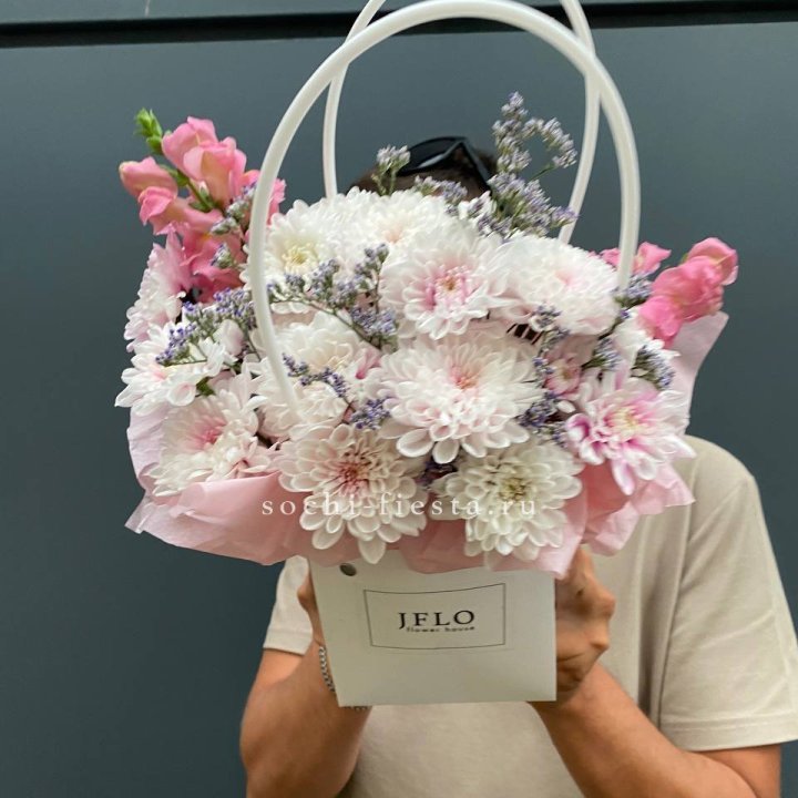 Сумочка из стойких цветов  в Рязани