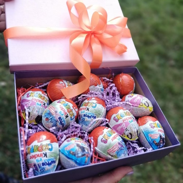 Коробка с киндерами в Рязани