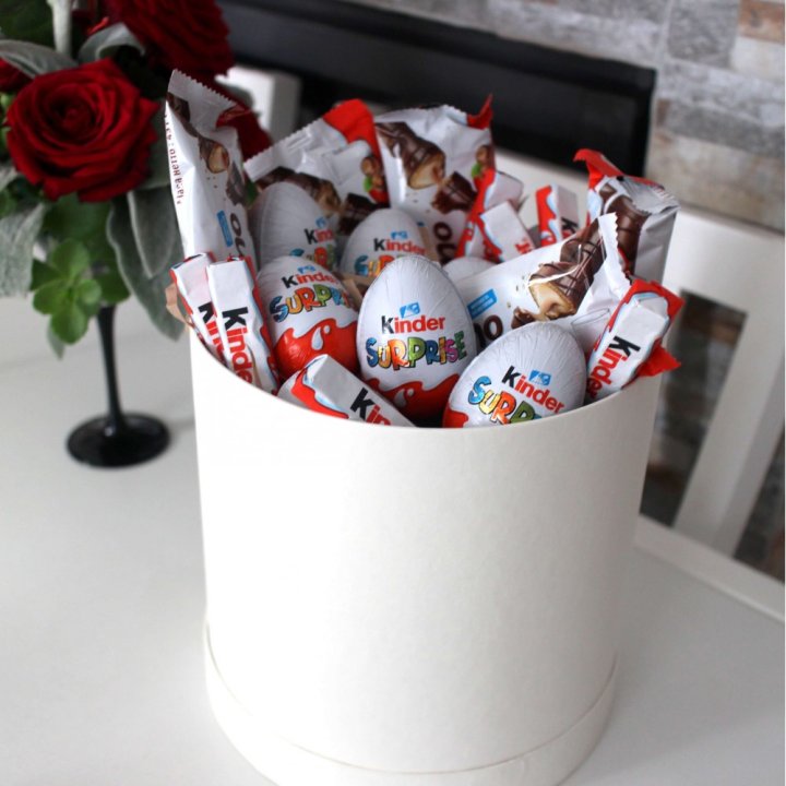 Коробка с киндерами  в Рязани