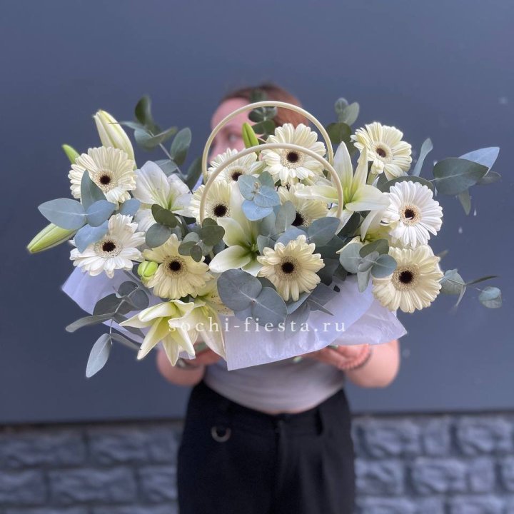 Сумочка лилии и герберы в Рязани