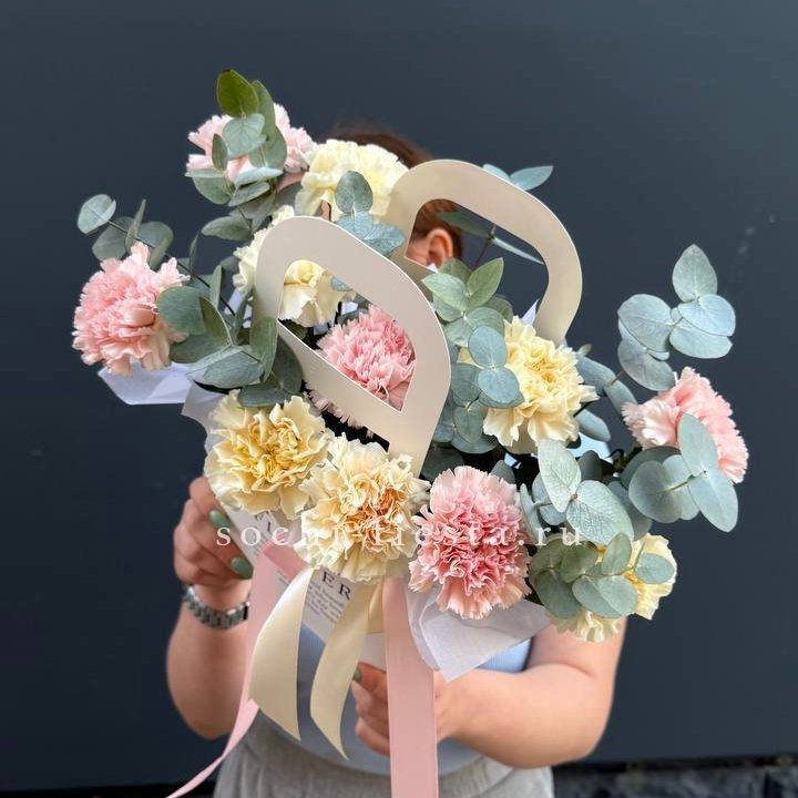 Сумочка из диантусов в Рязани