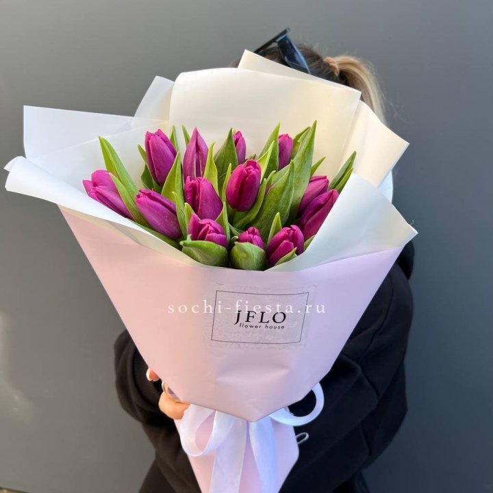 15 пурпурных тюльпанов в Рязани